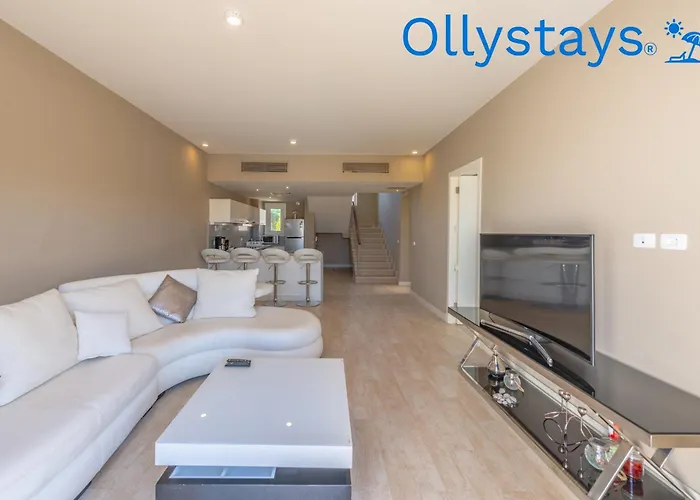 Ollystays Luxury 4br Villa, Heated Pool, Joubal Lagoon View ! Villa