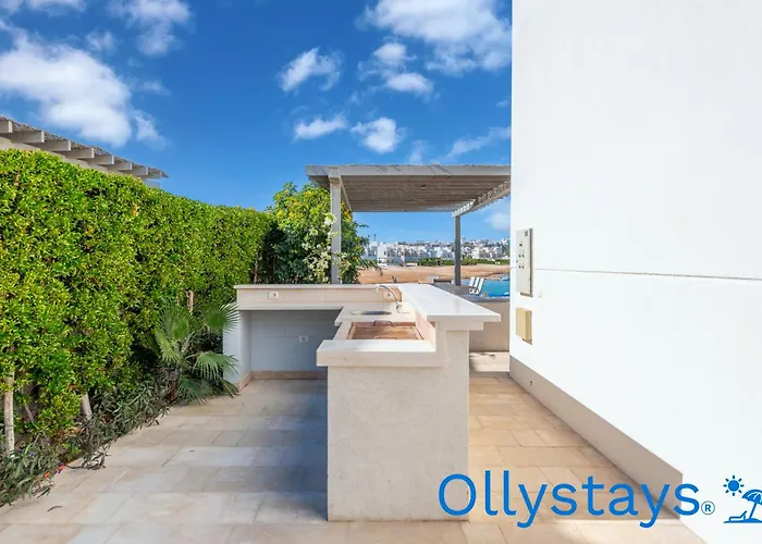 Ollystays Luxury 4br Villa, Heated Pool, Joubal Lagoon View ! Villa