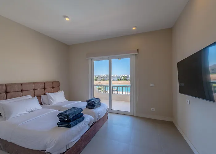 Villa Ollystays Luxury 4br Villa, Heated Pool, Joubal Lagoon View ! *