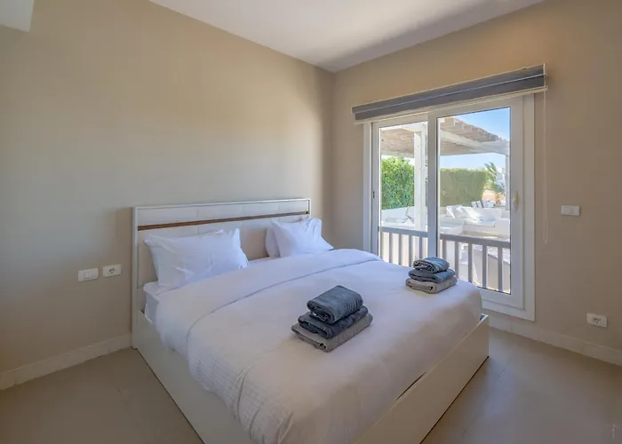 Ollystays Luxury 4br Villa, Heated Pool, Joubal Lagoon View ! * Gurdaka